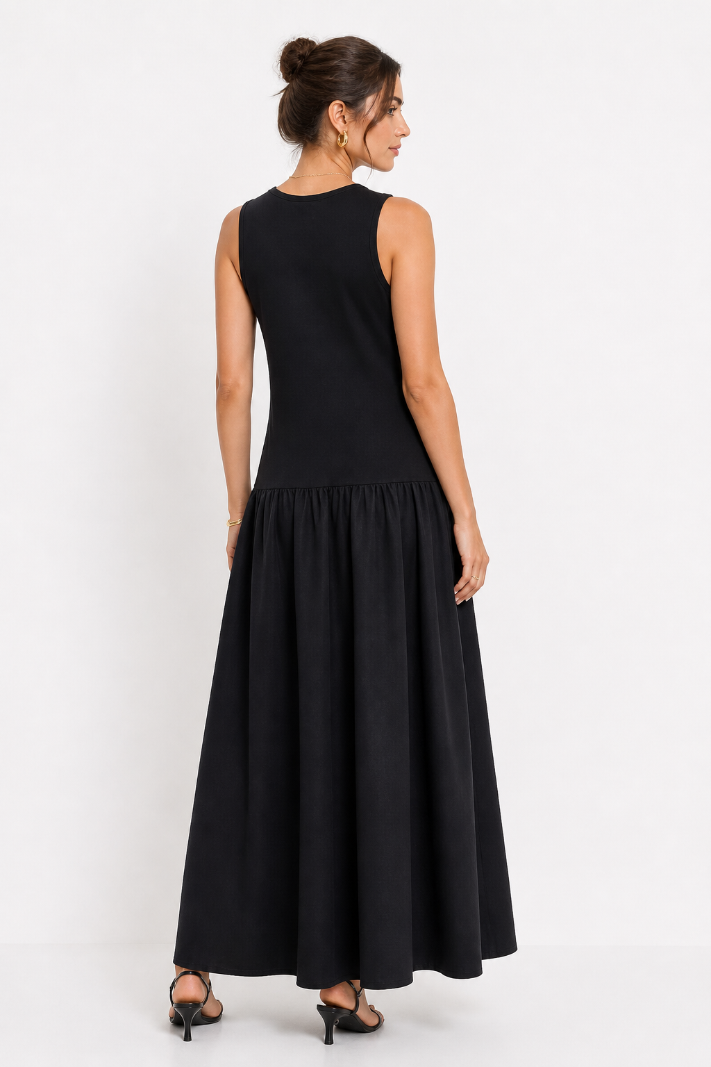 Robe longue sans manches plissée élégante