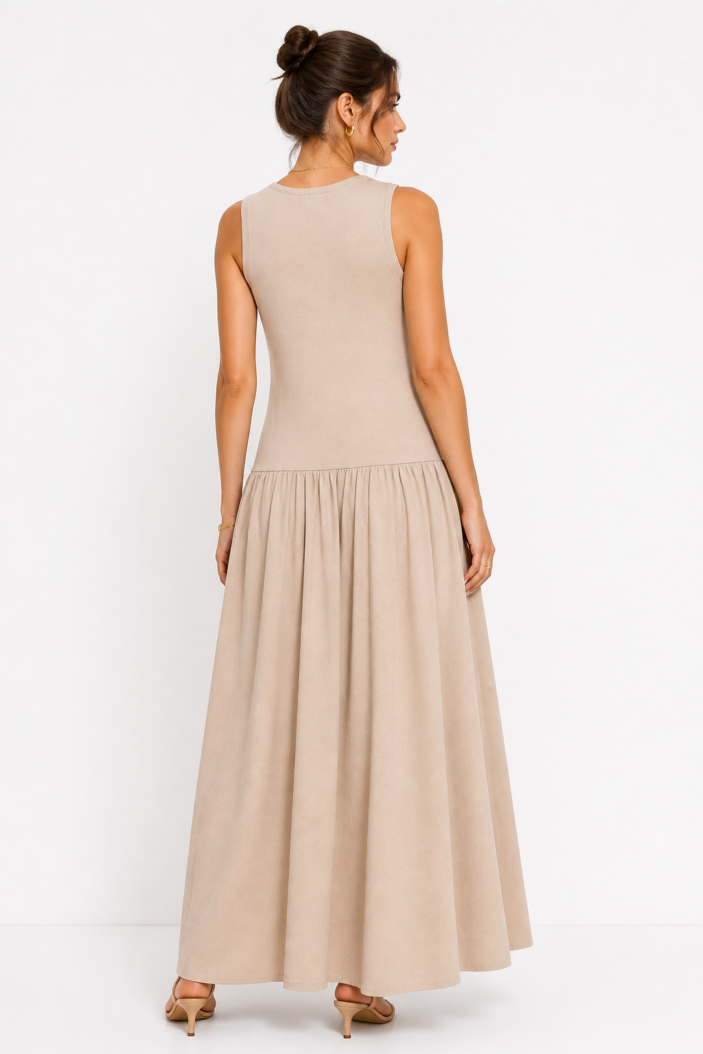 Robe longue sans manches plissée élégante