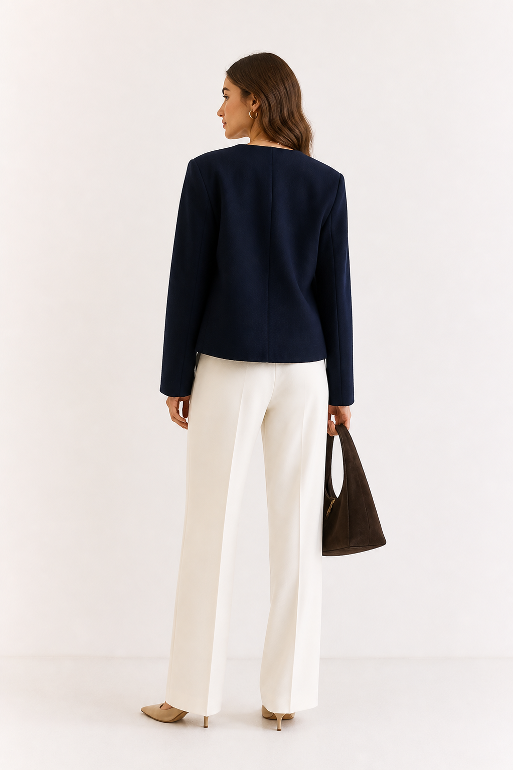 Veste courte structurée à boutons dorés