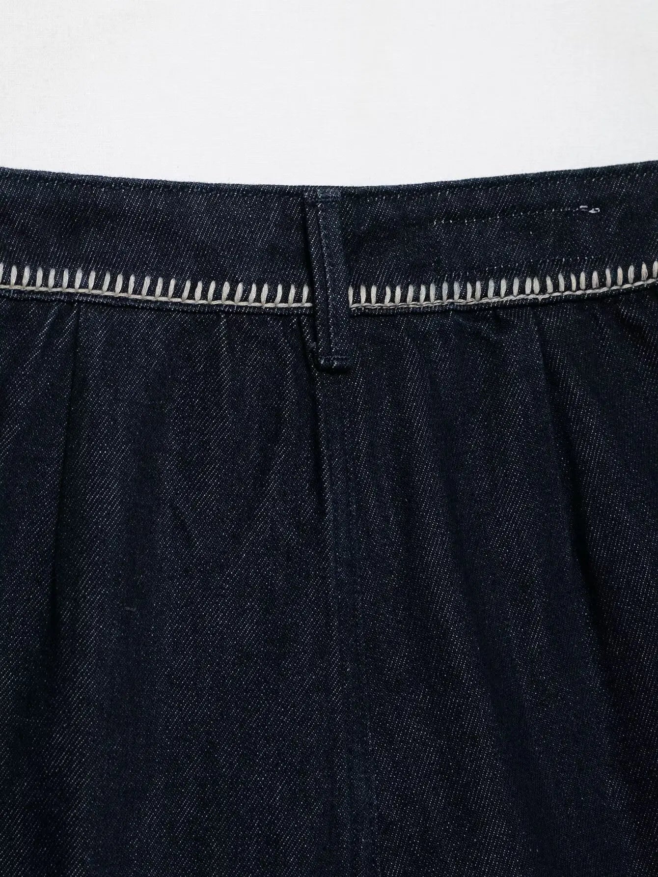 Short en denim structuré à poches