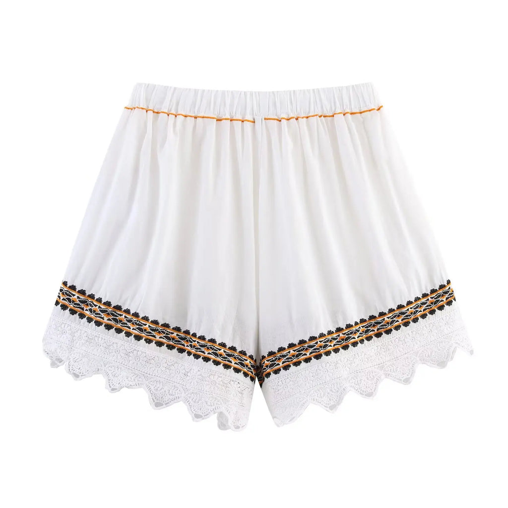 Ensemble brodé à chemise col V et short