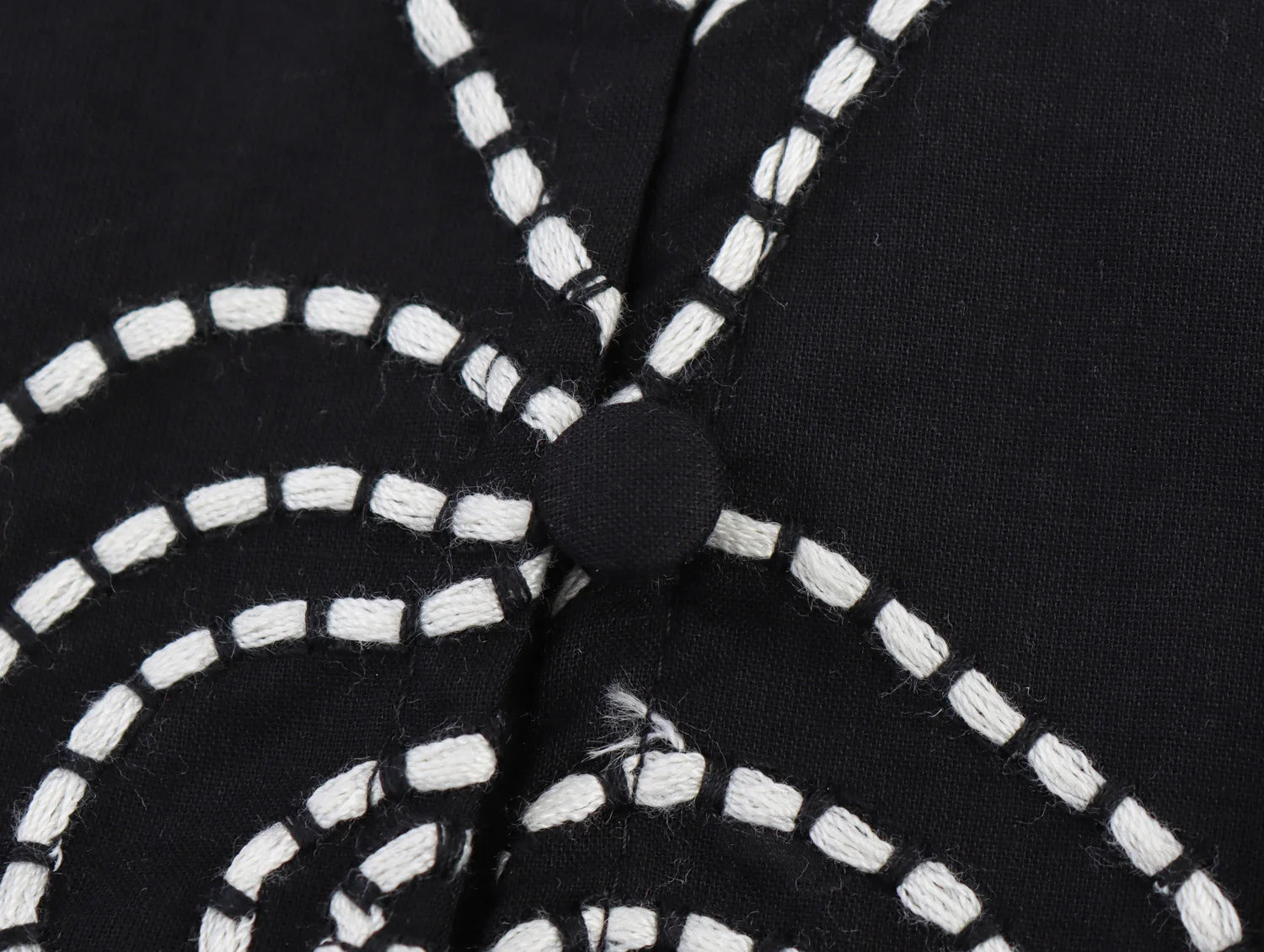 Blouse courte à col V boutonnée