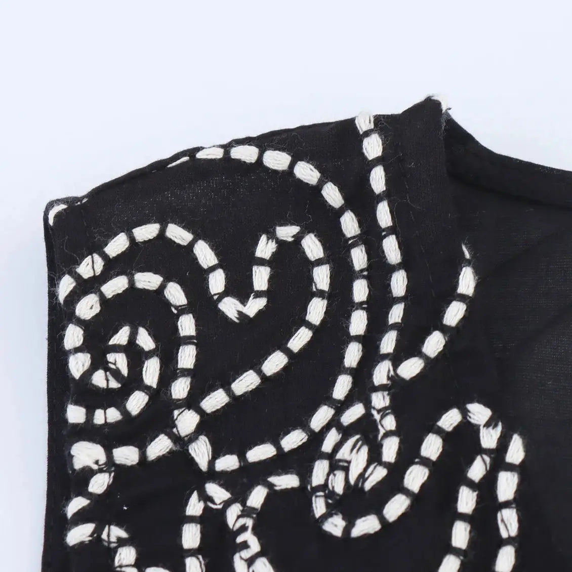 Blouse courte à col V boutonnée