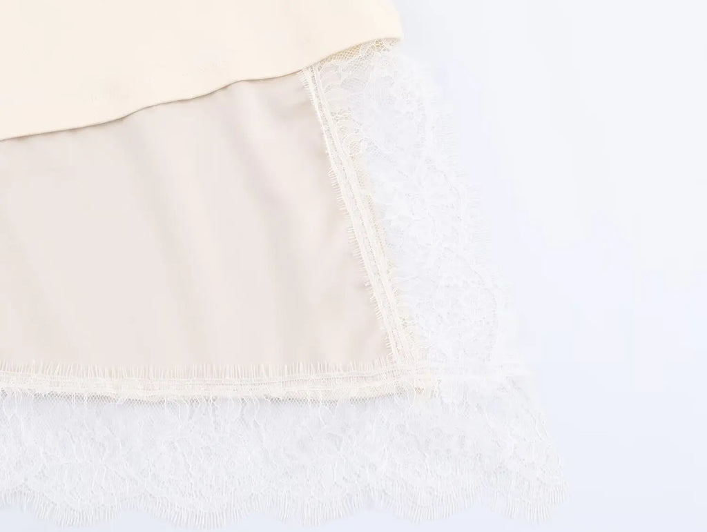 Top asymétrique à dentelle contrastée