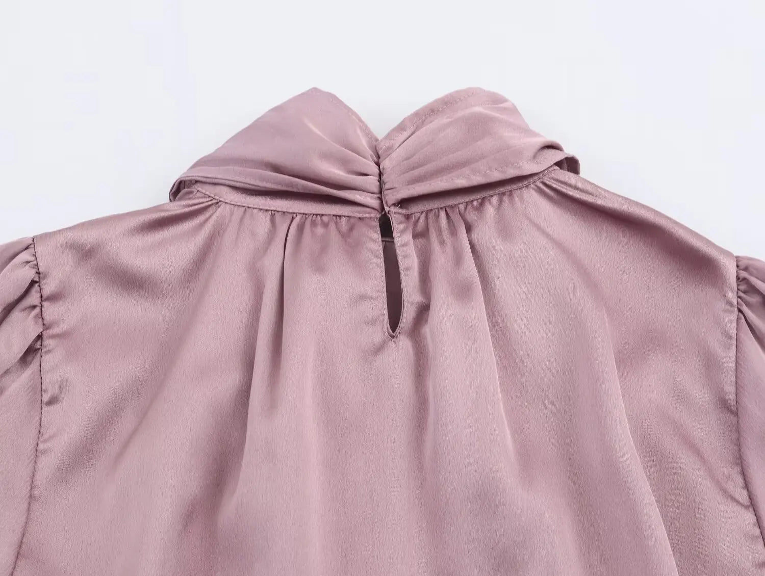 Blouse satinée à nœud lavande