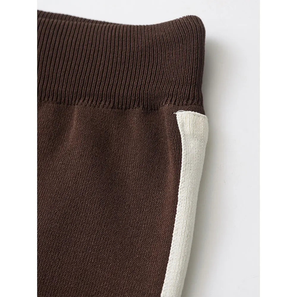 Pantalon large chocolat contrasté