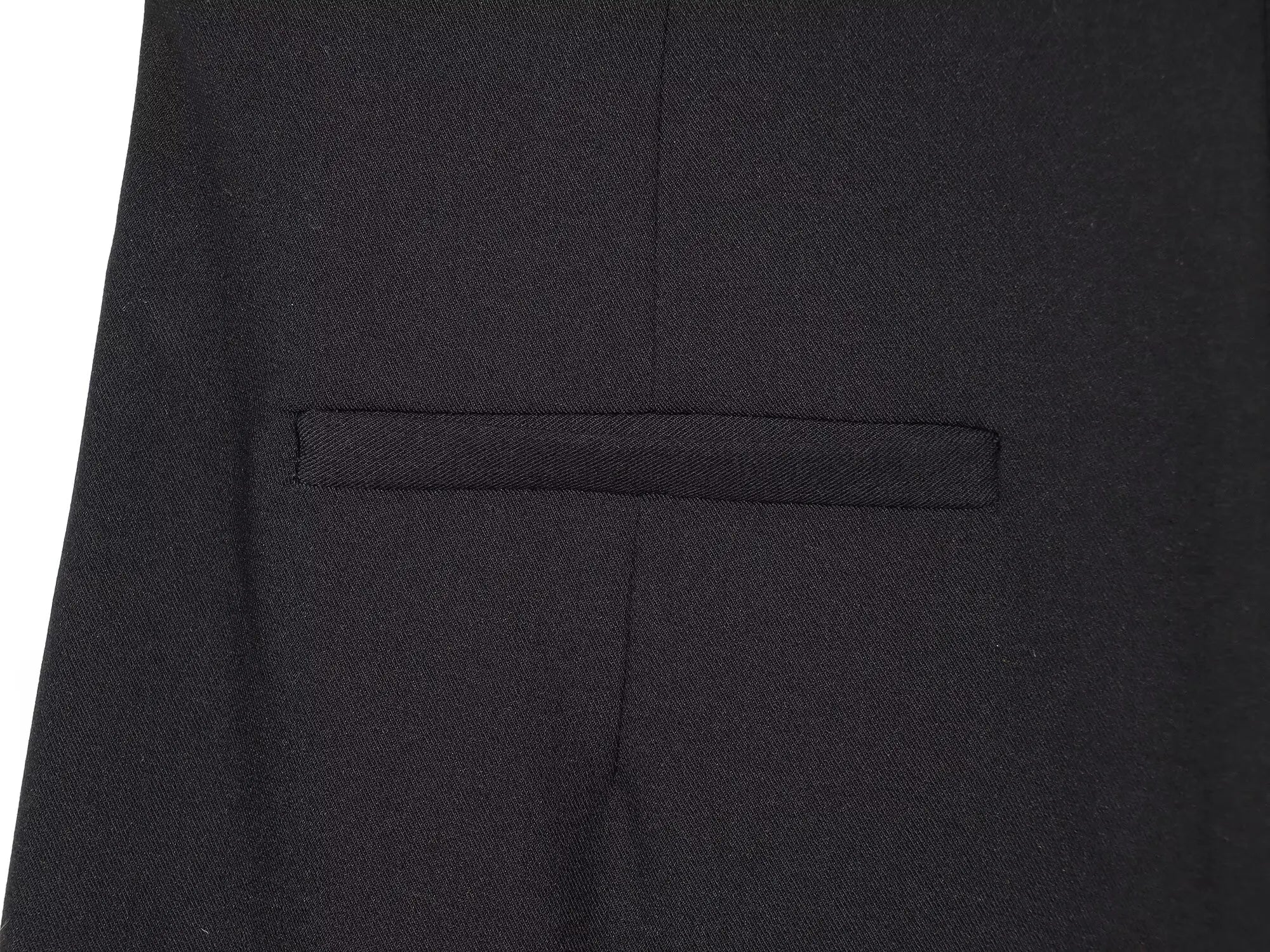 Pantalon noir asymétrique taille haute