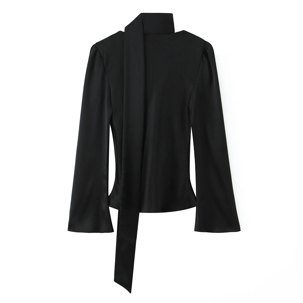 Chemise satinée noire à col foulard