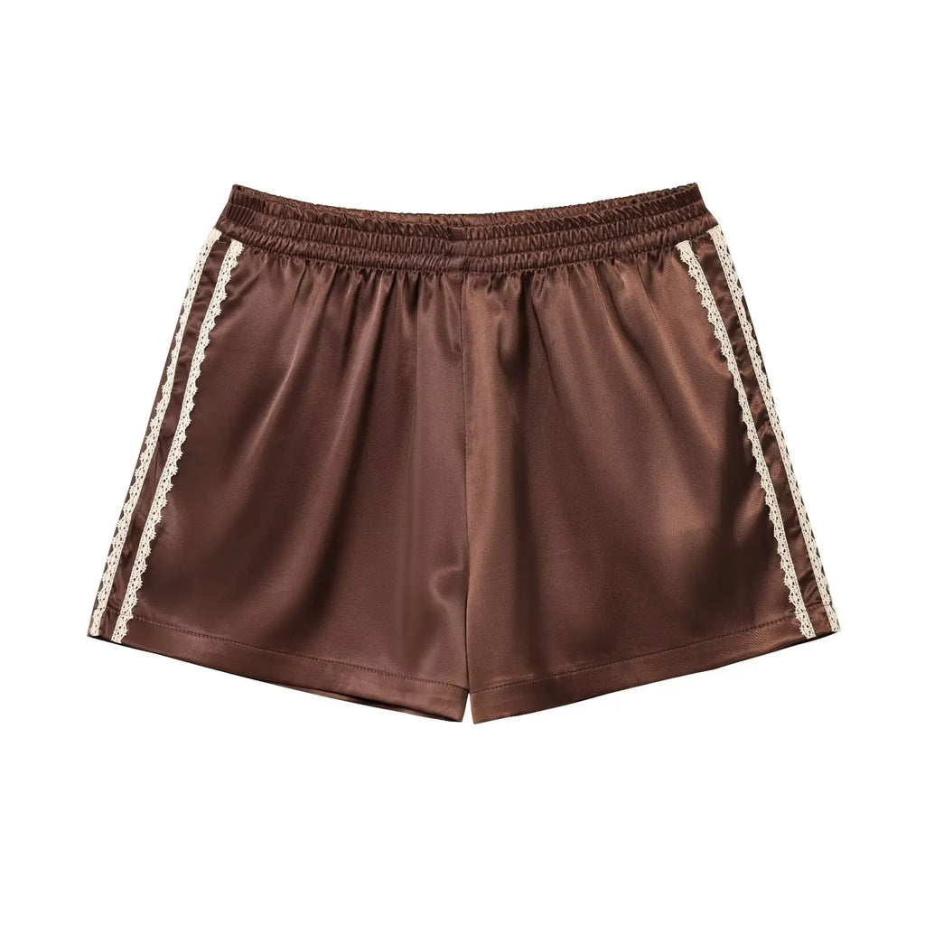 Short satiné chocolat à finition dentelle