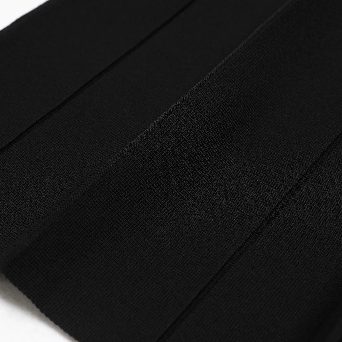 Robe longue en maille fleurie perlée