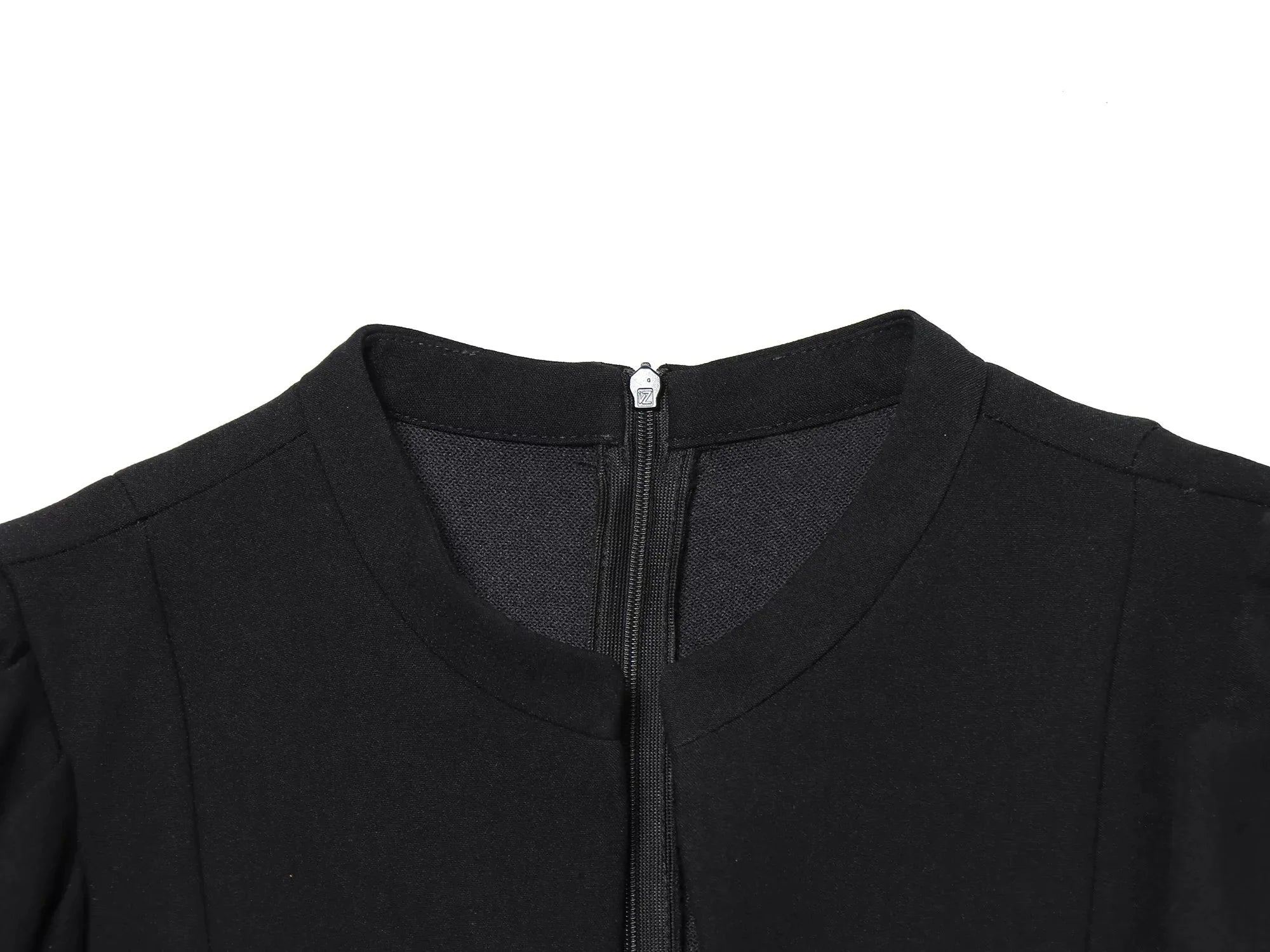 Robe courte à manches bouffantes