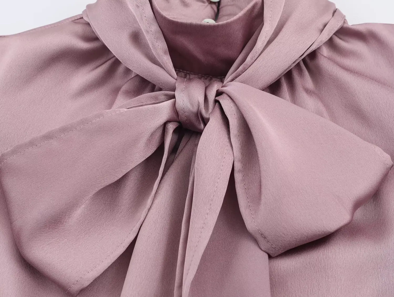 Blouse satinée à nœud lavande
