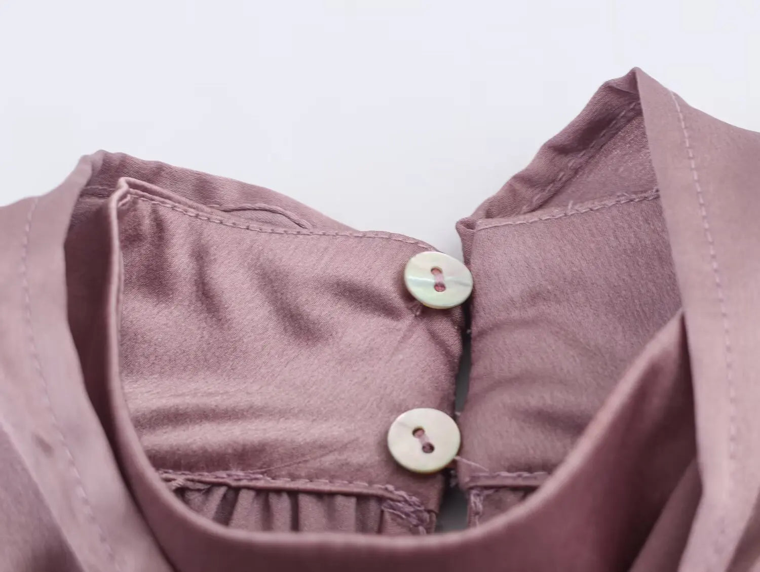 Blouse satinée à nœud lavande
