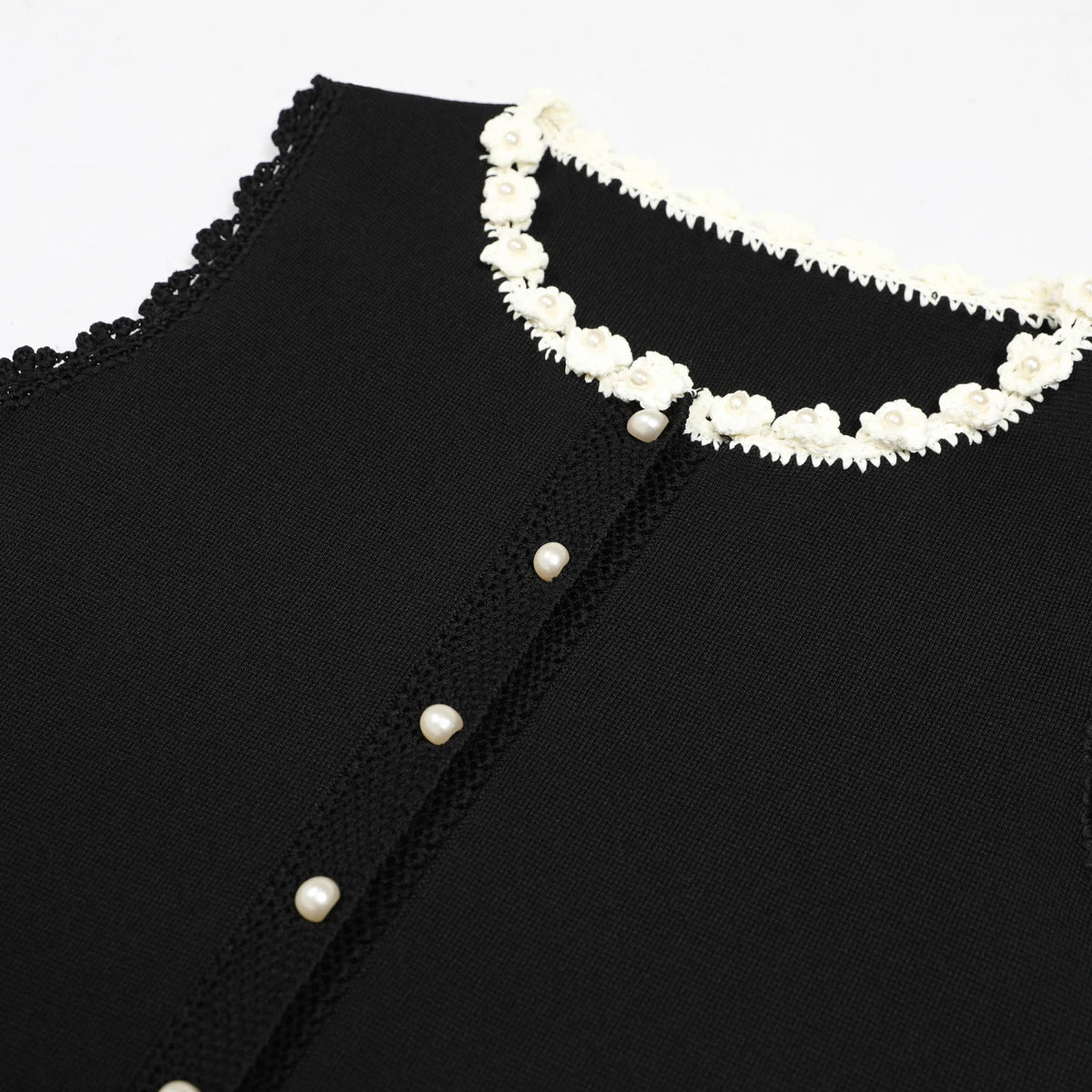 Robe longue en maille fleurie perlée