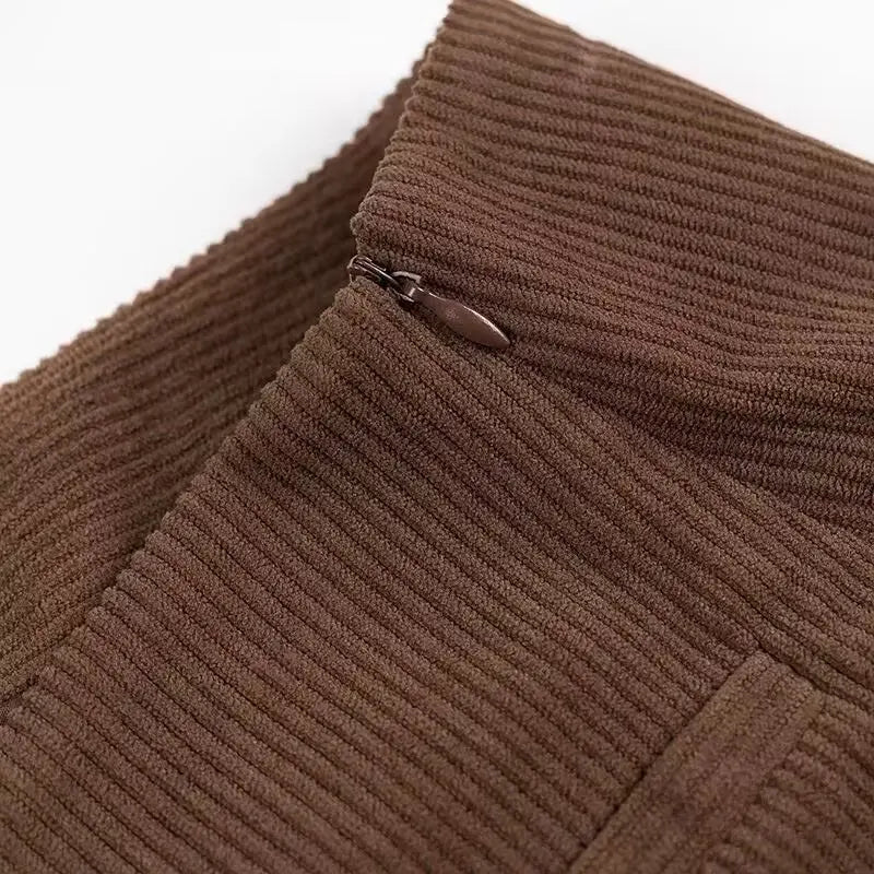 Jupe courte taille haute en velours côtelé structuré