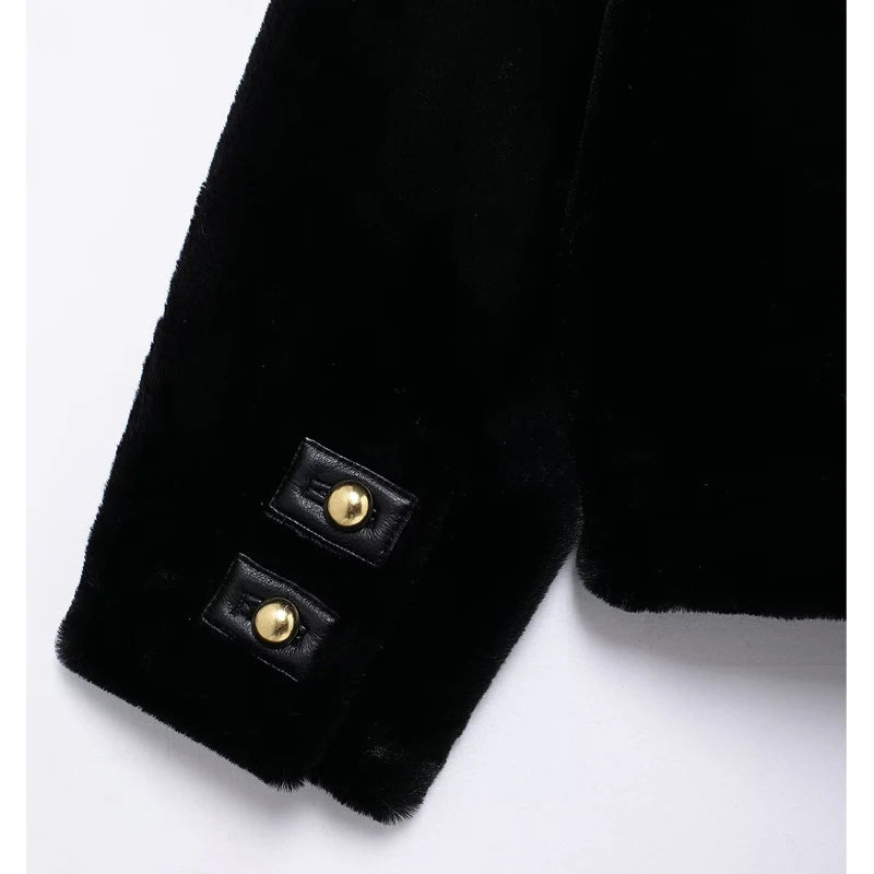 Veste courte en velours noir à boutons signature