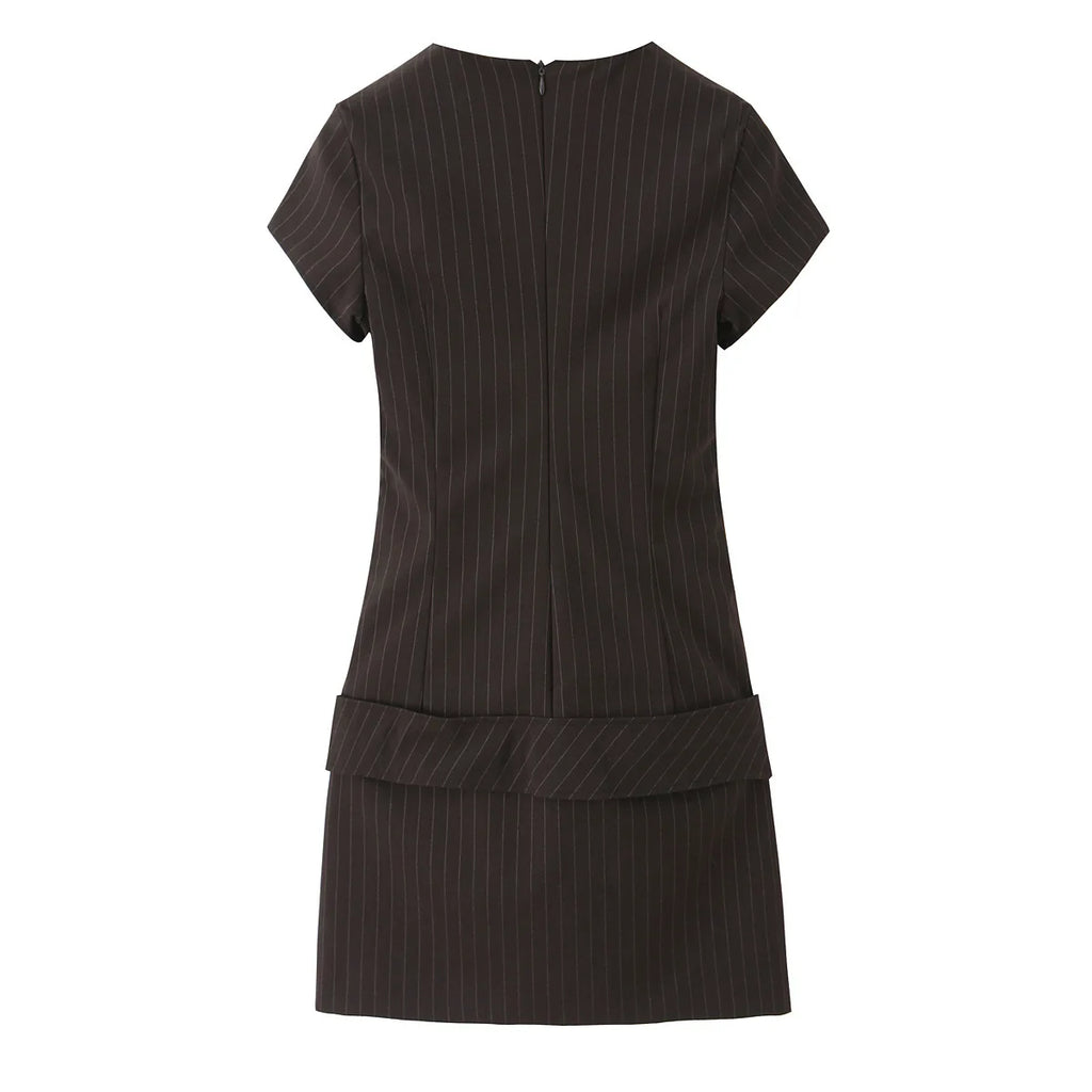 Robe courte ceinturée taille haute