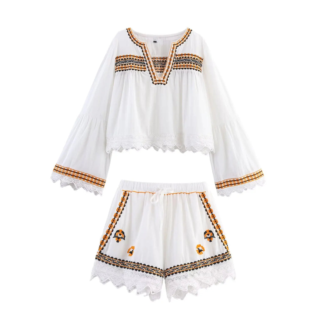 Ensemble brodé à chemise col V et short
