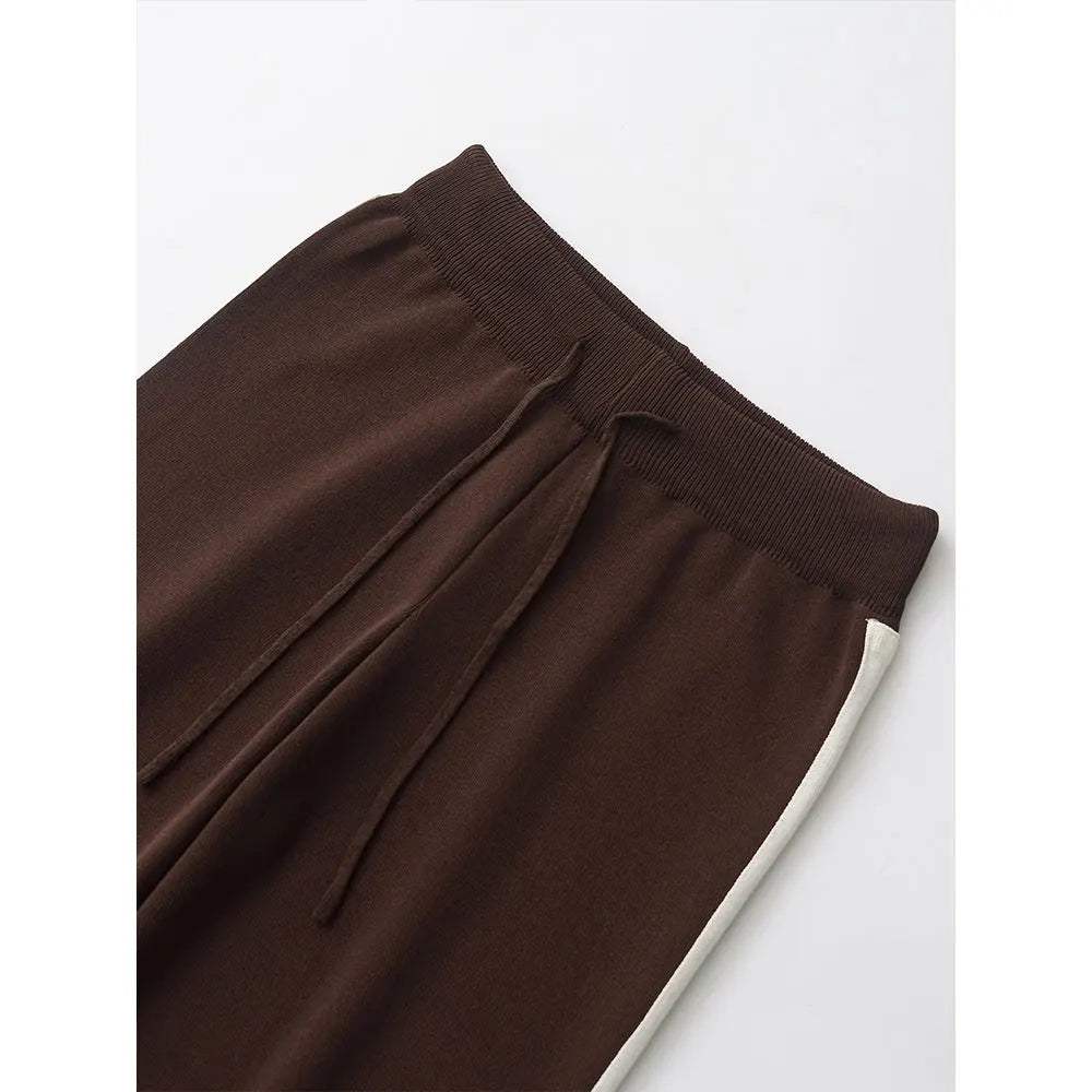 Pantalon large chocolat contrasté